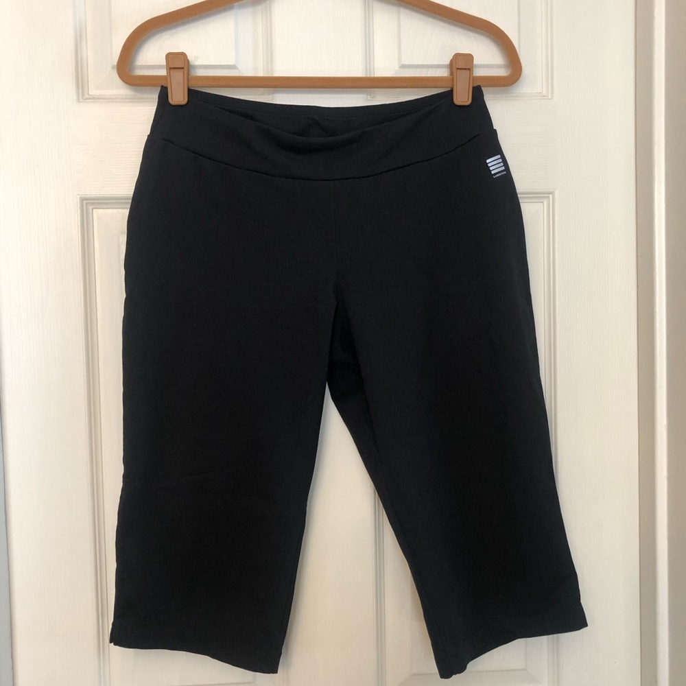 Lands End Activewear black Capris Size MP in EUC